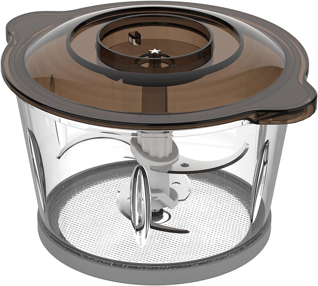 De ChopPro foodprocessor in actie, hakken van groenten voor een snelle maaltijd.