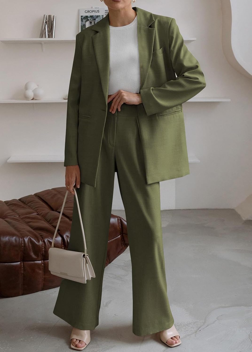Modieuze Mia dames blazer en pantalon, perfect voor een comfortabele zakelijke outfit.