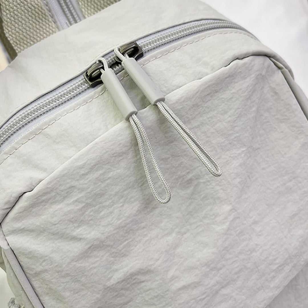 Sterke nylon waterdichte unisex rugzak, gebouwd voor dagelijks intensief gebruik op reis of school.