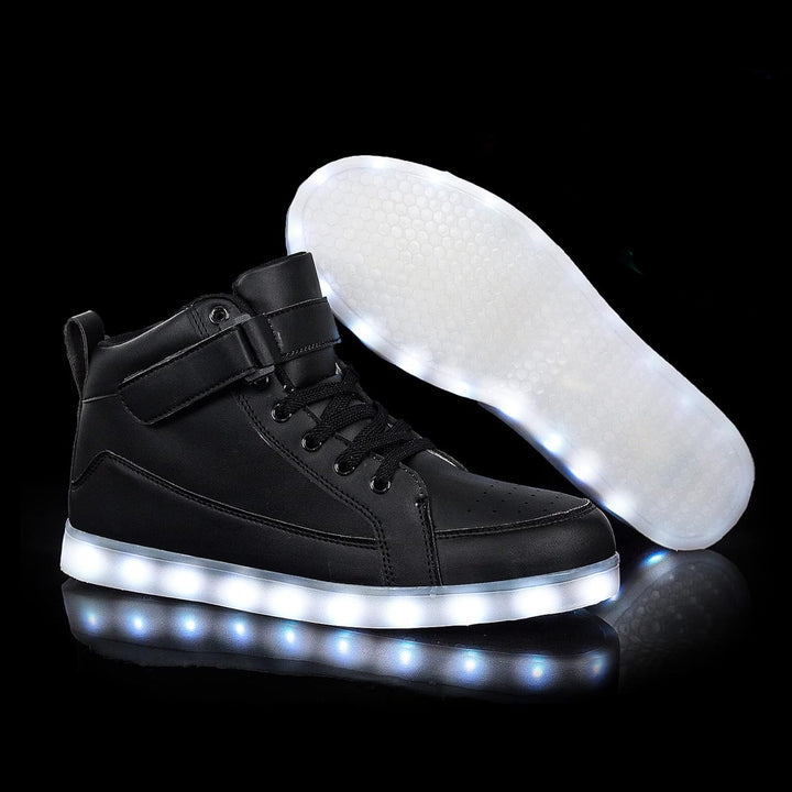 Trendy LumaBoost lichtgevende sneakers, oplaadbaar, ideaal voor clubs en concerten.