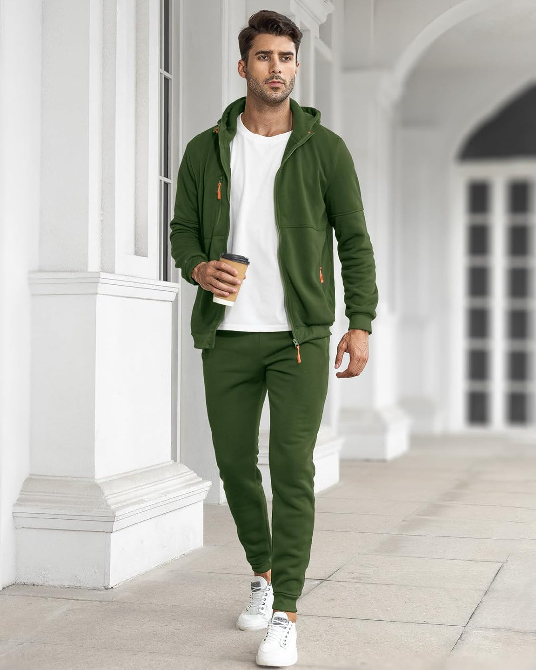 Casual heren sportkleding set; een stijlvolle tweedelige outfit voor dagelijks gebruik.