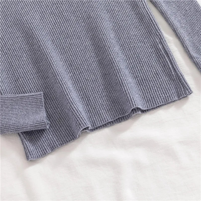 Warme gebreide dames coltrui met lange mouwen. Stijlvol en comfortabel, effen.