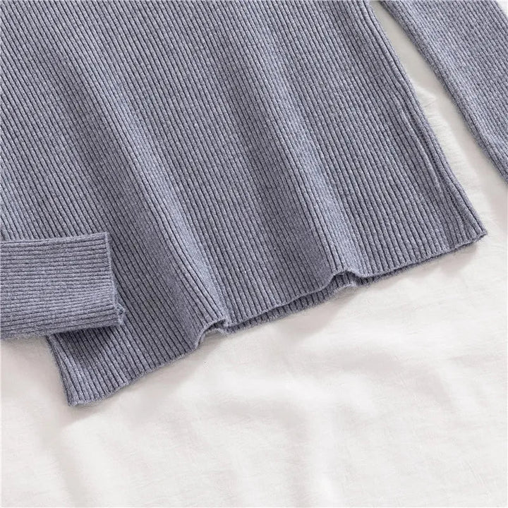 Warme gebreide dames coltrui met lange mouwen. Stijlvol en comfortabel, effen.