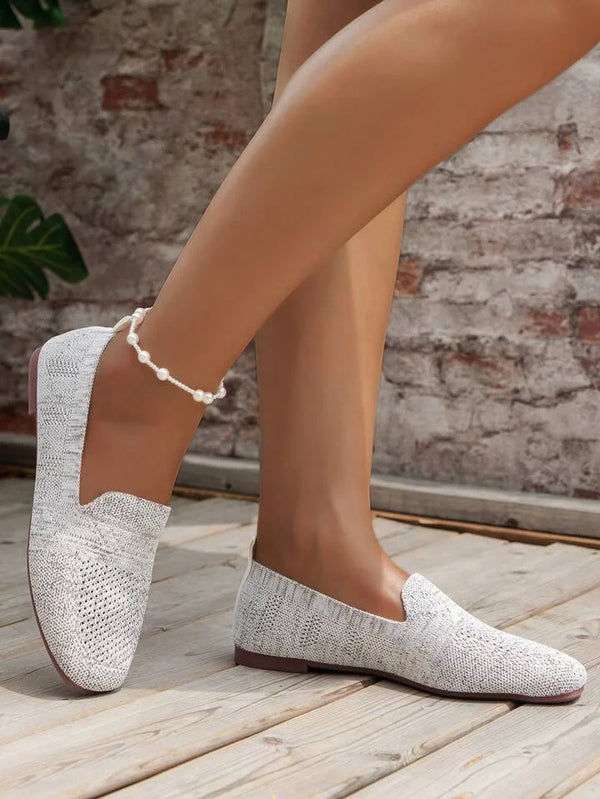 Zwarte orthopedische dames instappers, antislip en comfortabel, geschikt voor elke gelegenheid.