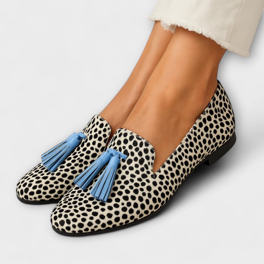 Stijlvolle dames mocassins met kwastjes, comfortabel en elegant, perfecte instappers voor kantoor of vrije tijd.