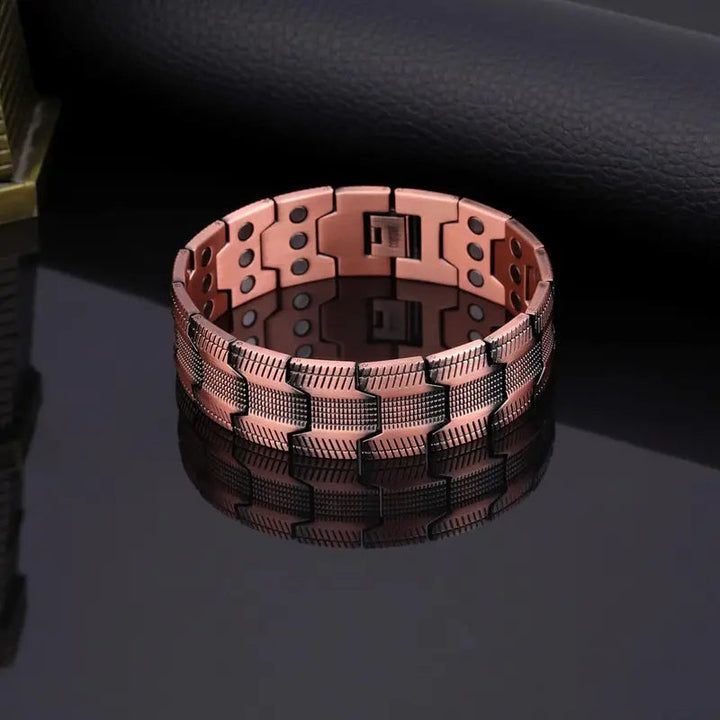 Comfortabele unisex magnetische polsband gedragen, ondersteunt energie, balans en welzijn in het dagelijks leven.