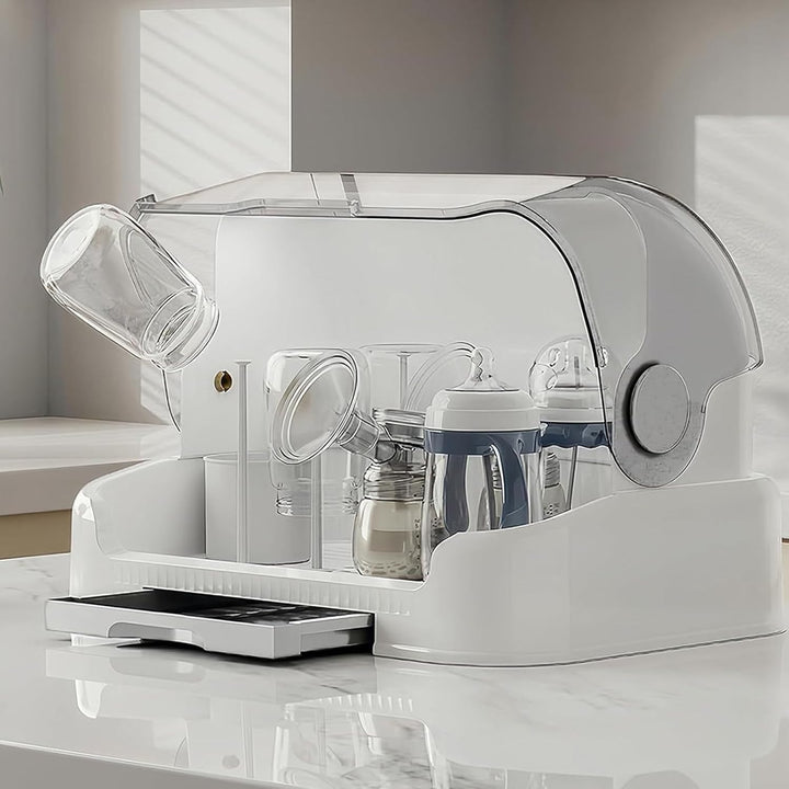 Witte babyfles droogrek met geïntegreerde opbergdoos en transparant deksel, perfect voor hygiënische babyverzorging.