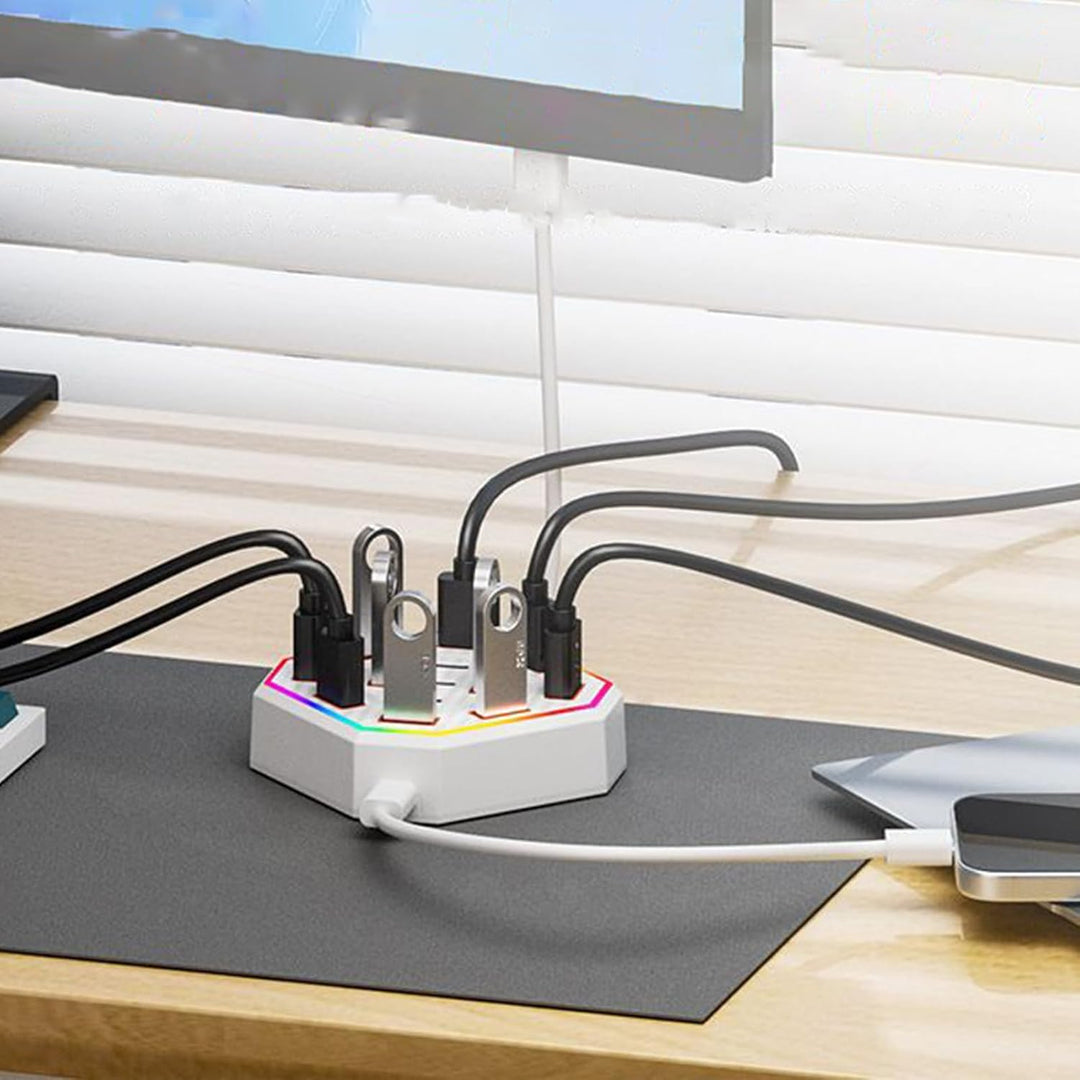 Zwart Lumora 13-poorts USB-C hub dockingstation, essentiële werkplek upgrade met RGB-licht.