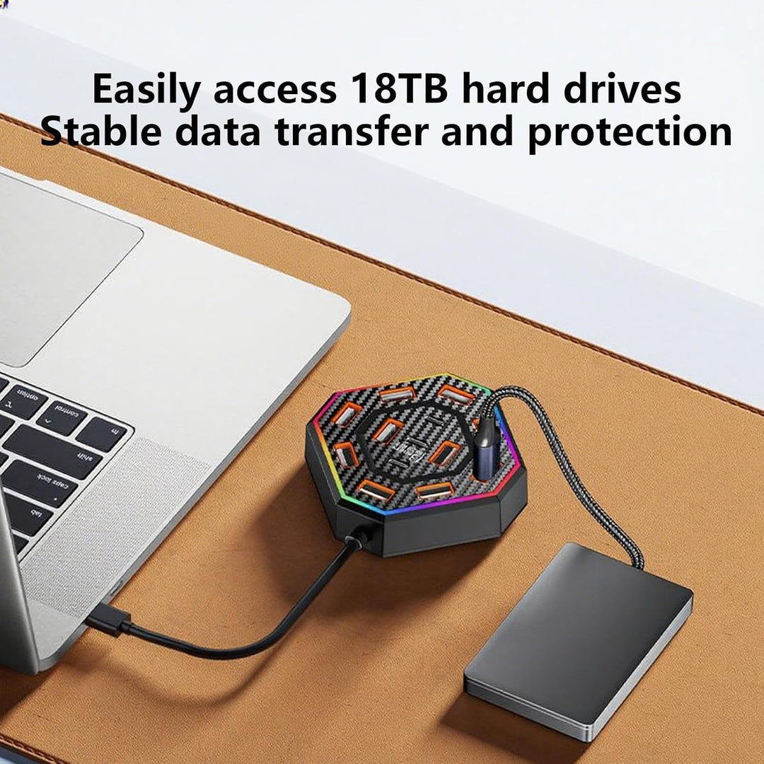 Upgrade je computer setup met dit Lumora 13-poorts USB-C hub dockingstation, zwart, met dynamische RGB-verlichting.