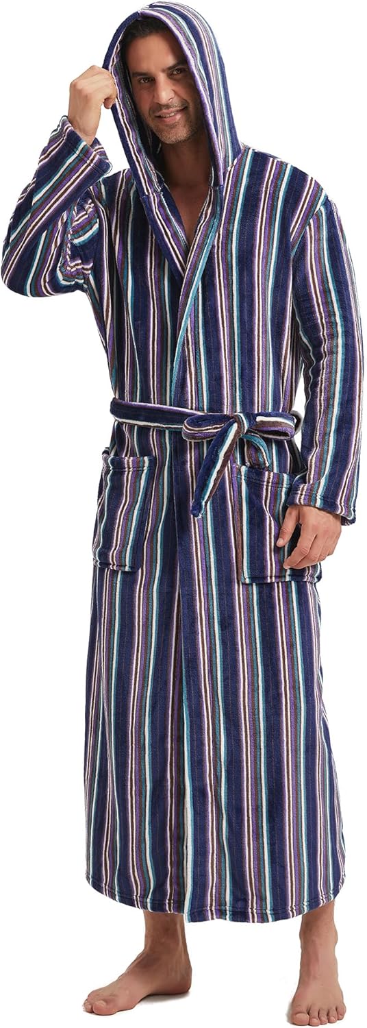 Zachte James flanellen badjas, dé loungekleding voor de moderne man.
