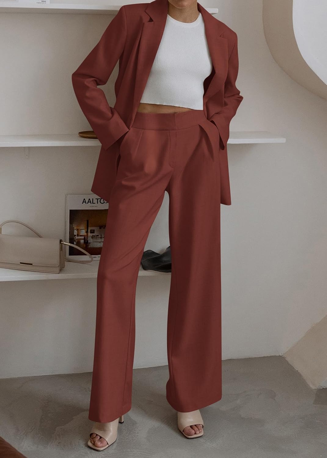 Comfortabele Mia dameskleding: blazer en wijde pantalon set, ideaal voor elke gelegenheid.