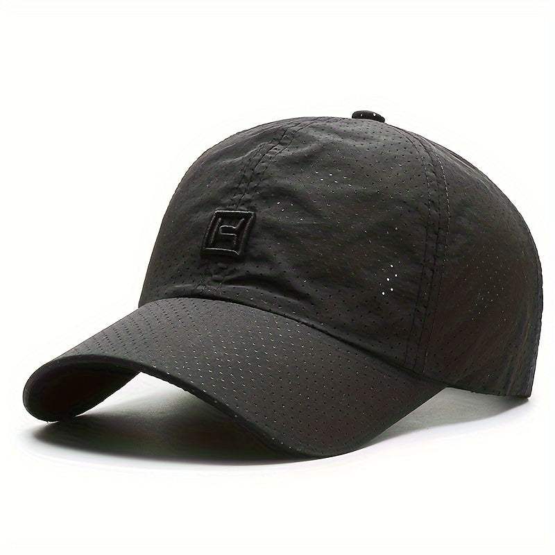 Witte ademende cap voor sportieve activiteiten. Deze unisex hoofdeksel is duurzaam en koel.