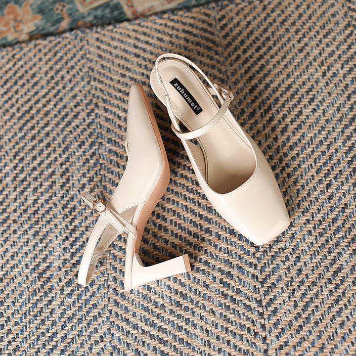 Casual damesschoenen, beige, met comfortabele kruisband en trendy carré teen; voor een ontspannen stedelijke look.