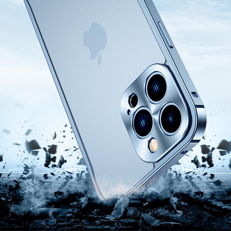 Volledig beschermende stalen iPhone hoes met sterke magneet en MagSafe compatibiliteit in zwart/blauw.
