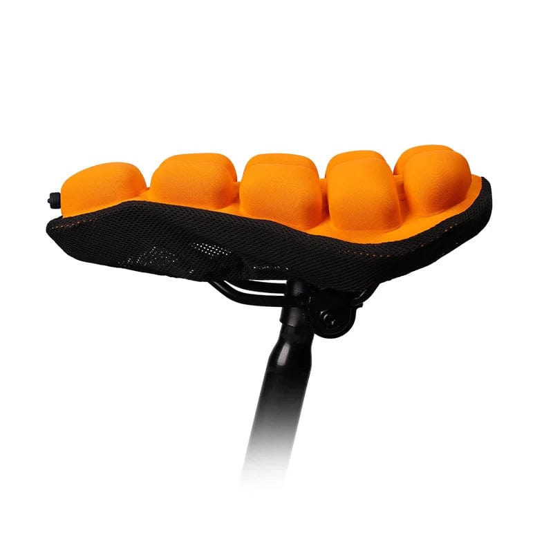 AirSeat comfortabel schokdempend fietszadel gemonteerd op een sportfiets, klaar voor lange buitenrecreatie.