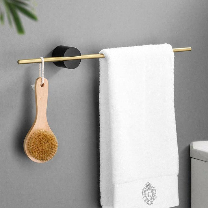 Stijlvolle handdoekhouder met eenvoudige wandmontage, ideaal voor een hedendaags badkamerinterieur.