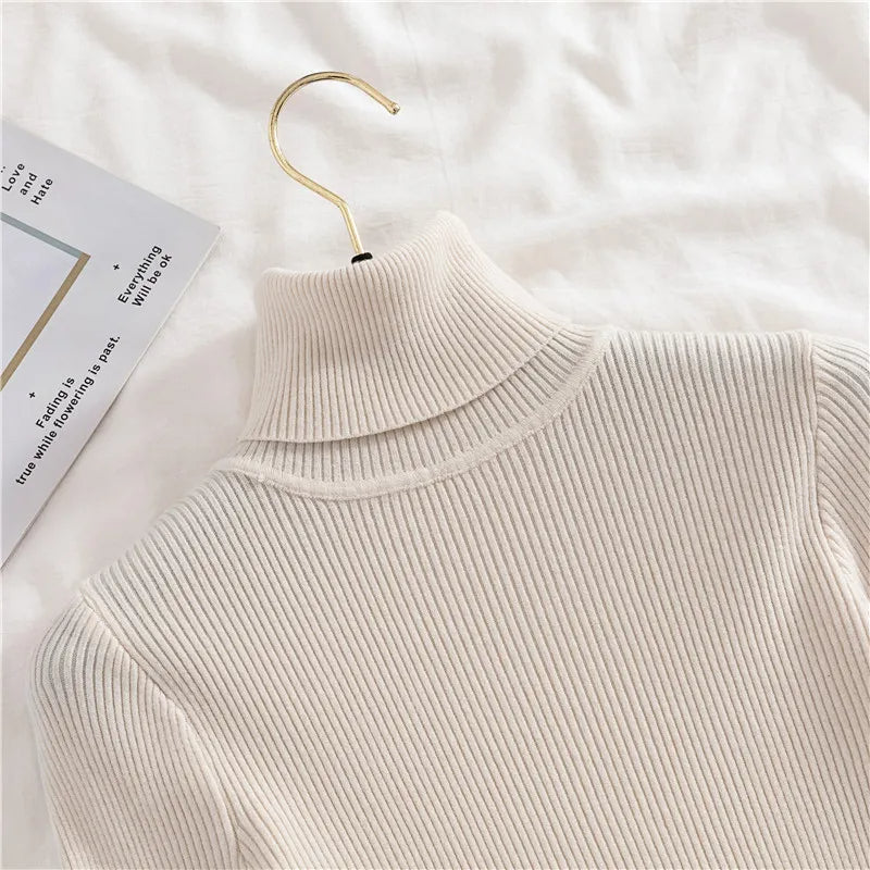 Stijlvolle gebreide dames coltrui (een maat). Comfortabel voor herfst & wintermode.