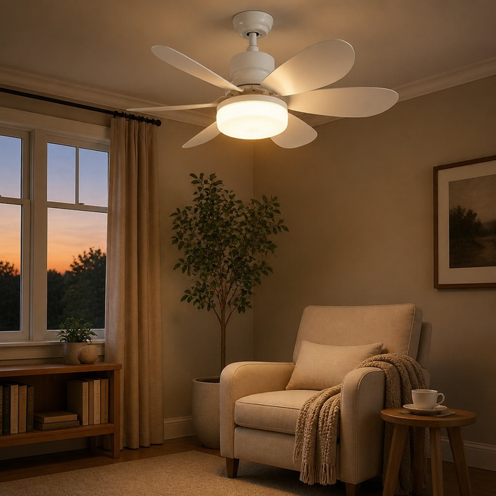 Moderne LED plafondlamp met stille ventilator, Scandinavisch design. Combineert sfeervolle verlichting en koeling.