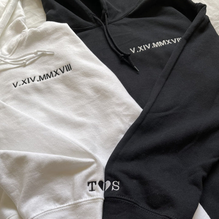 Comfortabele en stijlvolle unisex hoodie, gepersonaliseerd met jullie liefdesverhaal.