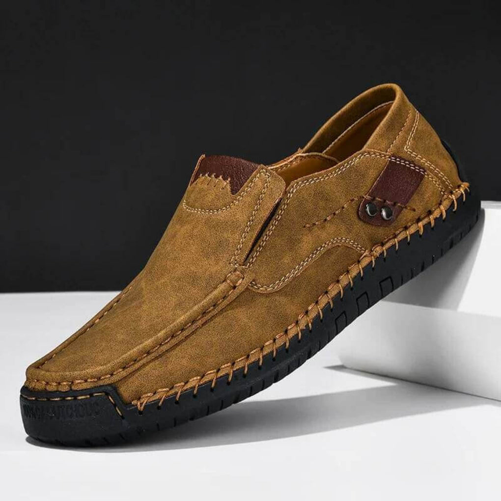 Comfortabele slip-on herenschoenen, ademend en duurzaam, bieden stabiliteit en verlichting bij voetpijn.