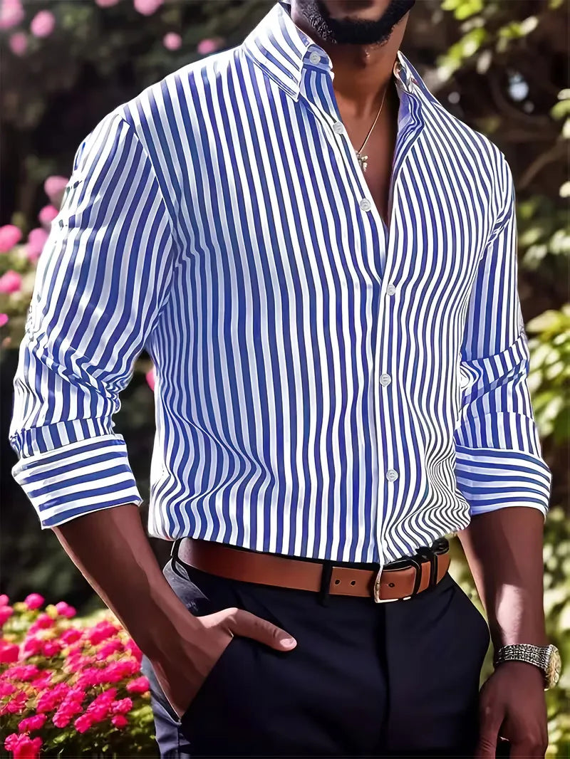 Modieus heren shirt met lange mouwen, slim fit en verticale strepen. Combineer met elke outfit.
