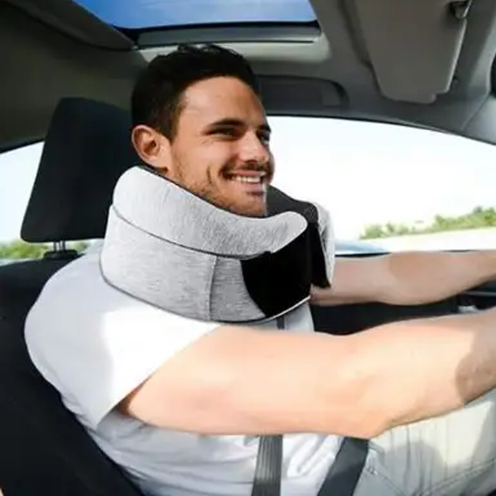 Hoogwaardig traagschuim nekkussen voor comfortabel reizen, slapen en nekondersteuning tijdens je vakantie.