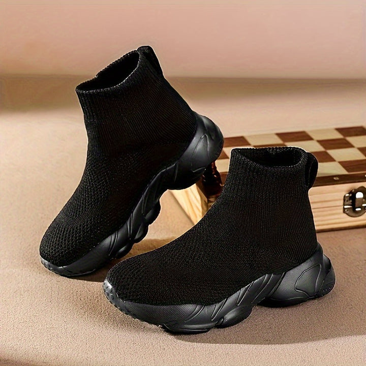 Levendige ademende kinder sokschoenen, comfortabel en lichtgewicht voor spelende jongens en meisjes.