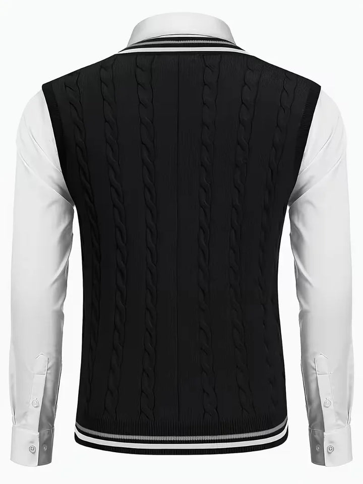 Herenkleding basic: mouwloos vest met V-hals en elegant kabelpatroon, gemakkelijk te stylen.
