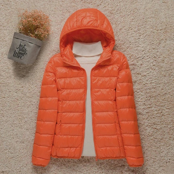 Lichtgewicht waterdichte dames winterjas, gewatteerd voor optimale warmte en comfort.