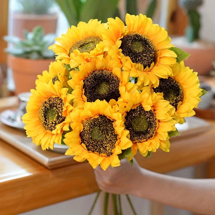 Detail van realistische gele kunst zonnebloemen: 11 bloemen met groene stelen, ideaal voor herfststukken.