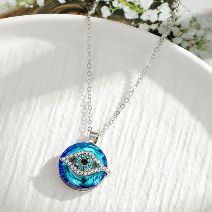 Modieuze damesketting met boze oog hanger, een uniek sieraad en talisman tegen het kwade oog.