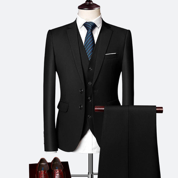 Exclusief slim fit herenpak, compleet met gilet, perfect voor zakelijke of feestelijke gelegenheden.