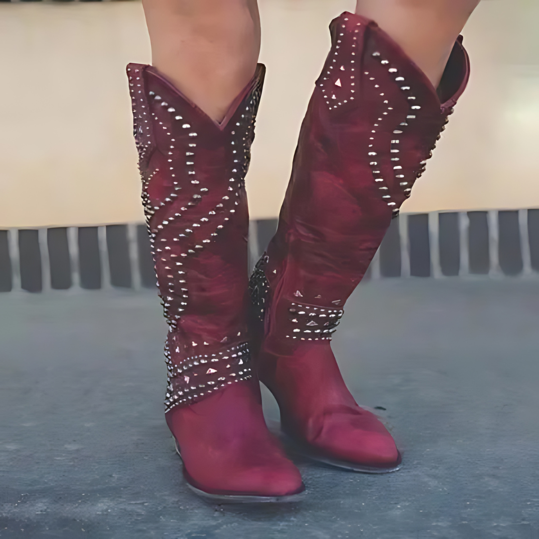 Chique winterlaarzen: hoge dameslaarzen met studs, ideaal voor zowel casual als elegante outfits.