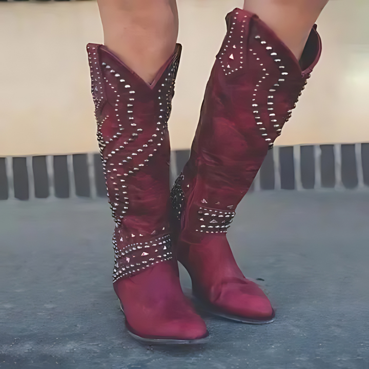 Chique winterlaarzen: hoge dameslaarzen met studs, ideaal voor zowel casual als elegante outfits.