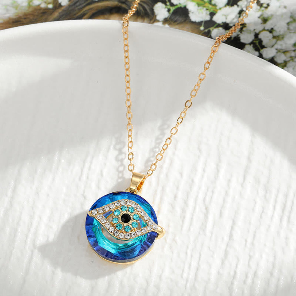 Elegante beschermende boze oog ketting voor dames, een tijdloos sieraad met diepe symbolische betekenis.