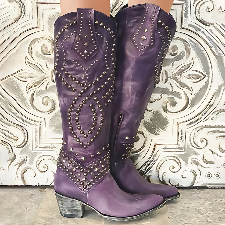 Moderne zwarte dameslaarzen 'Elena' met studs, combineert elegantie en draagcomfort voor de winter.
