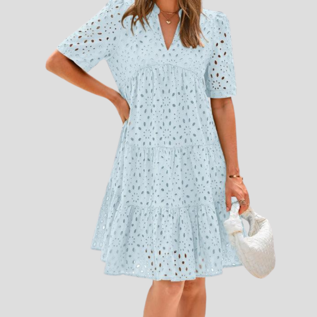 Zachte, ademende gehaakte dames jurk, ultiem comfort voor een ontspannen zomer. Perfect als casual of strandjurk.