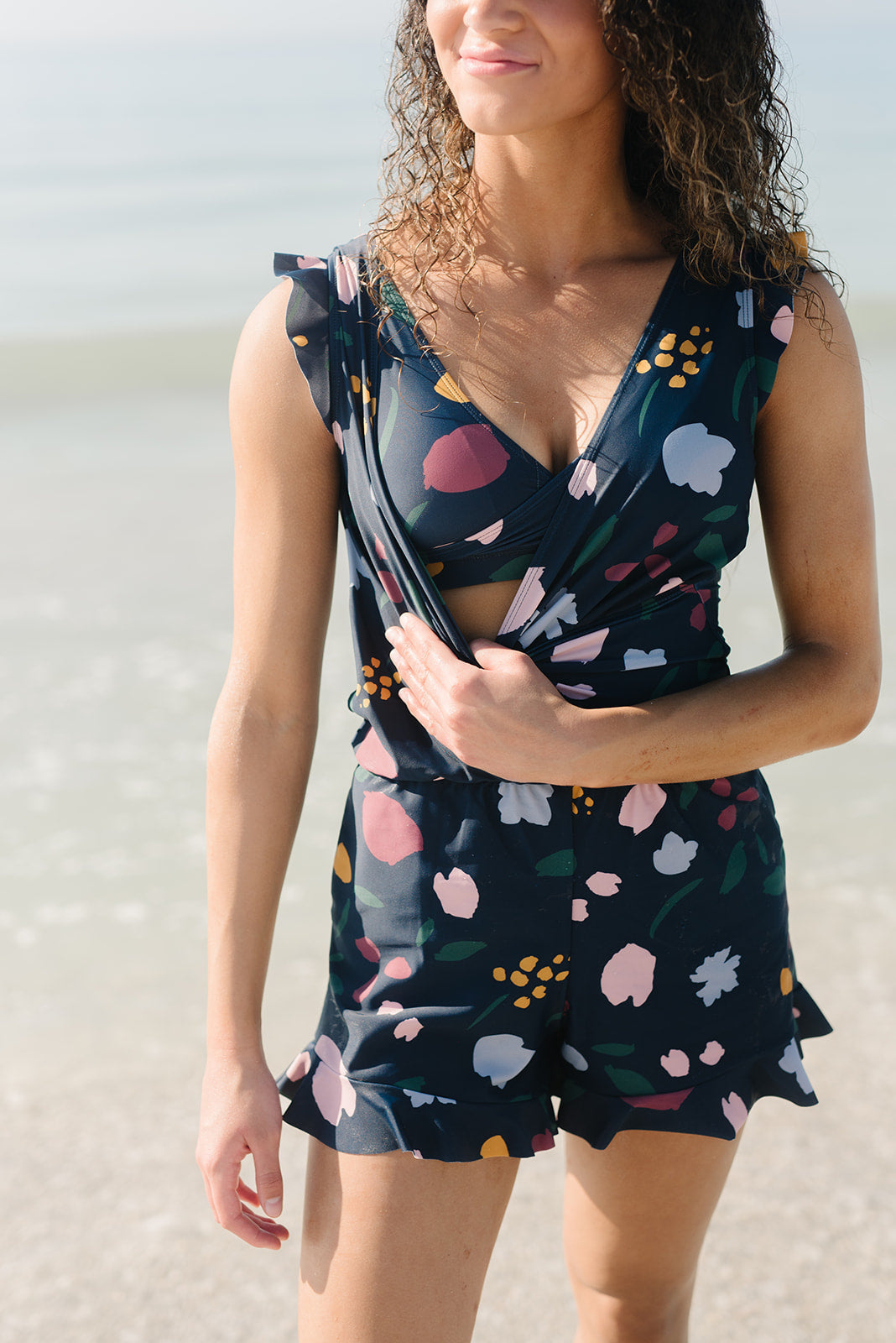 Stijlvol dames zwempak met bloemenprint en ingebouwde bh. Figuurflatterende badmode voor een elegante look.