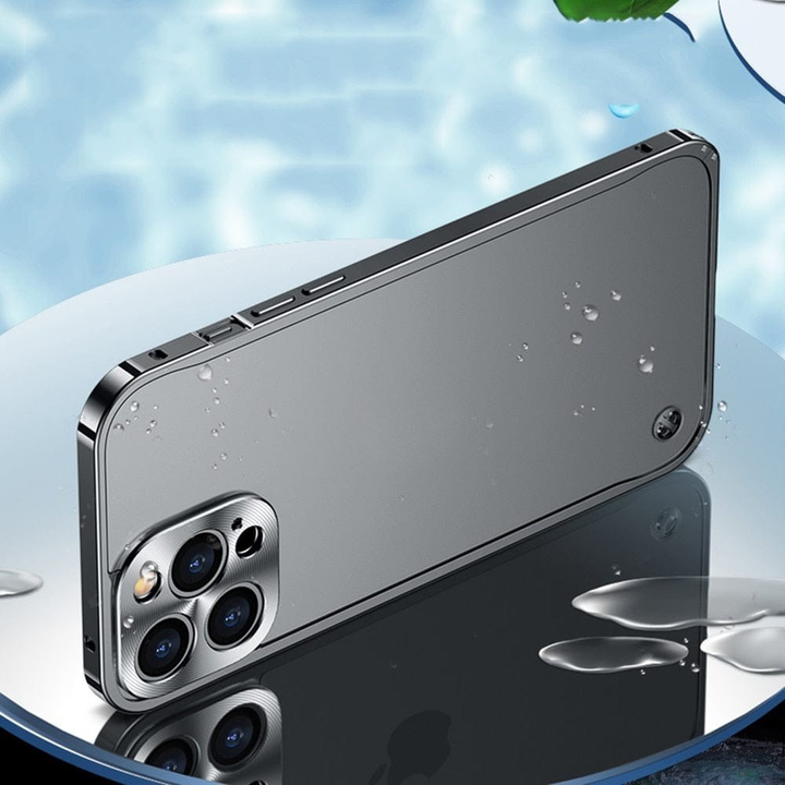 Hoogwaardige aluminium beschermhoes voor diverse iPhones. Geniet van stijlvol design en superieure valbescherming.