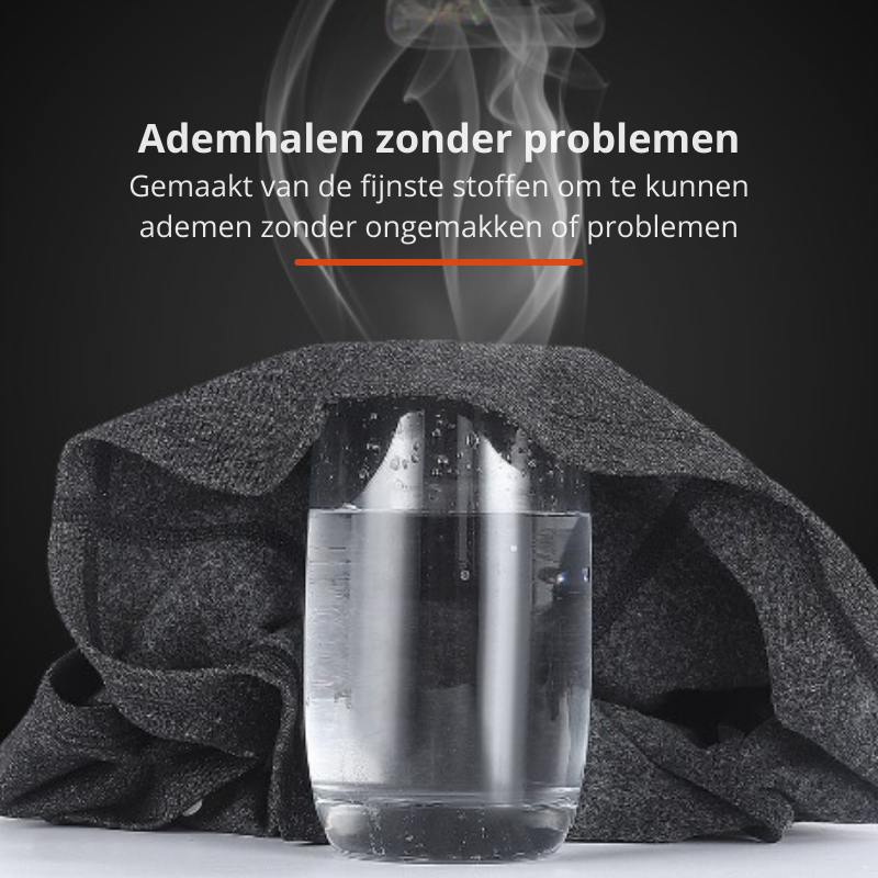 Zwarte unisex bivakmuts van fleece, perfect voor skiën en andere buitenactiviteiten in de kou.