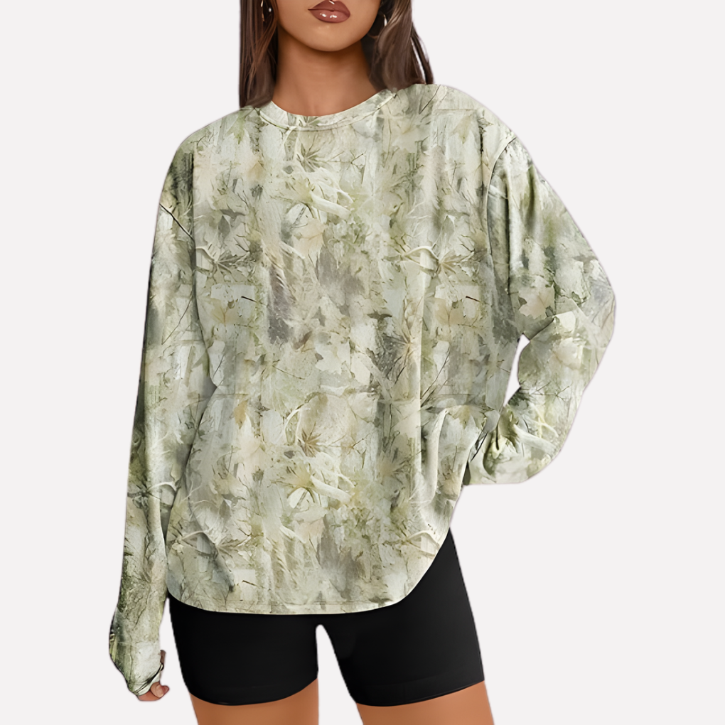 Trendy oversized dames top met lange mouwen, perfect voor een moderne en relaxte uitstraling.