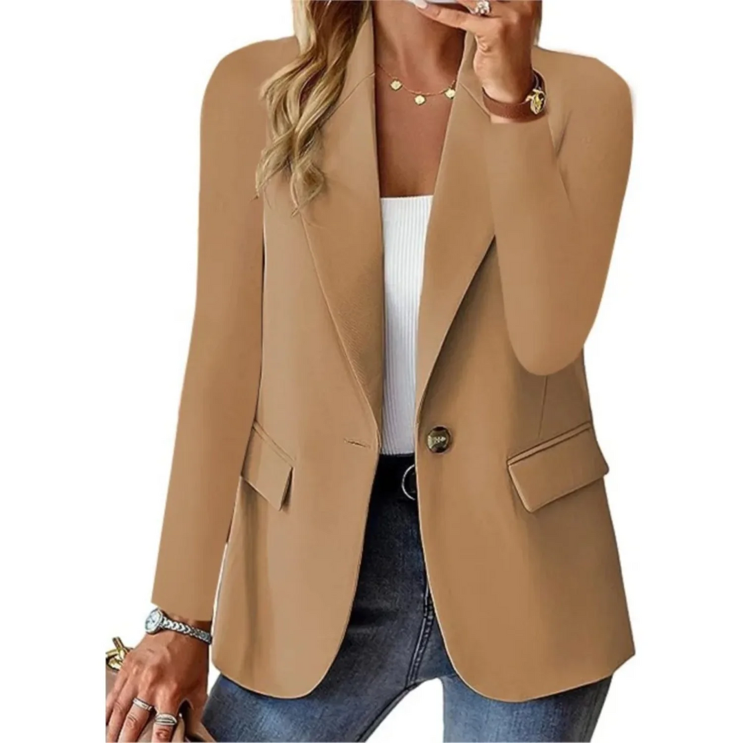 Trendy damesblazer uit nieuwe collectie, getailleerd met één knoop, elegant voor zakelijk of casual.