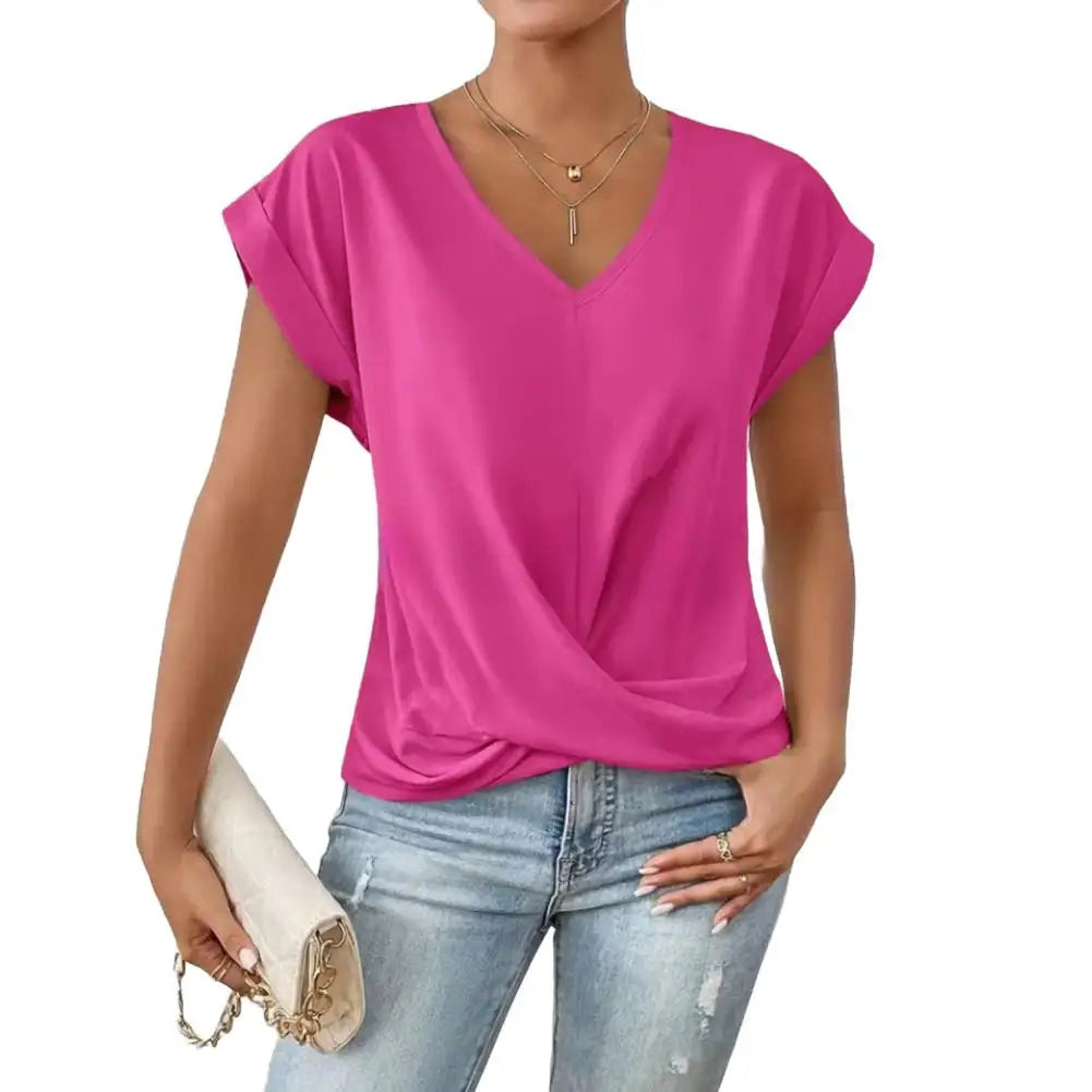 Damesblouse met modieuze V-hals en verfijnd geplooid detail, perfect voor elke gelegenheid.