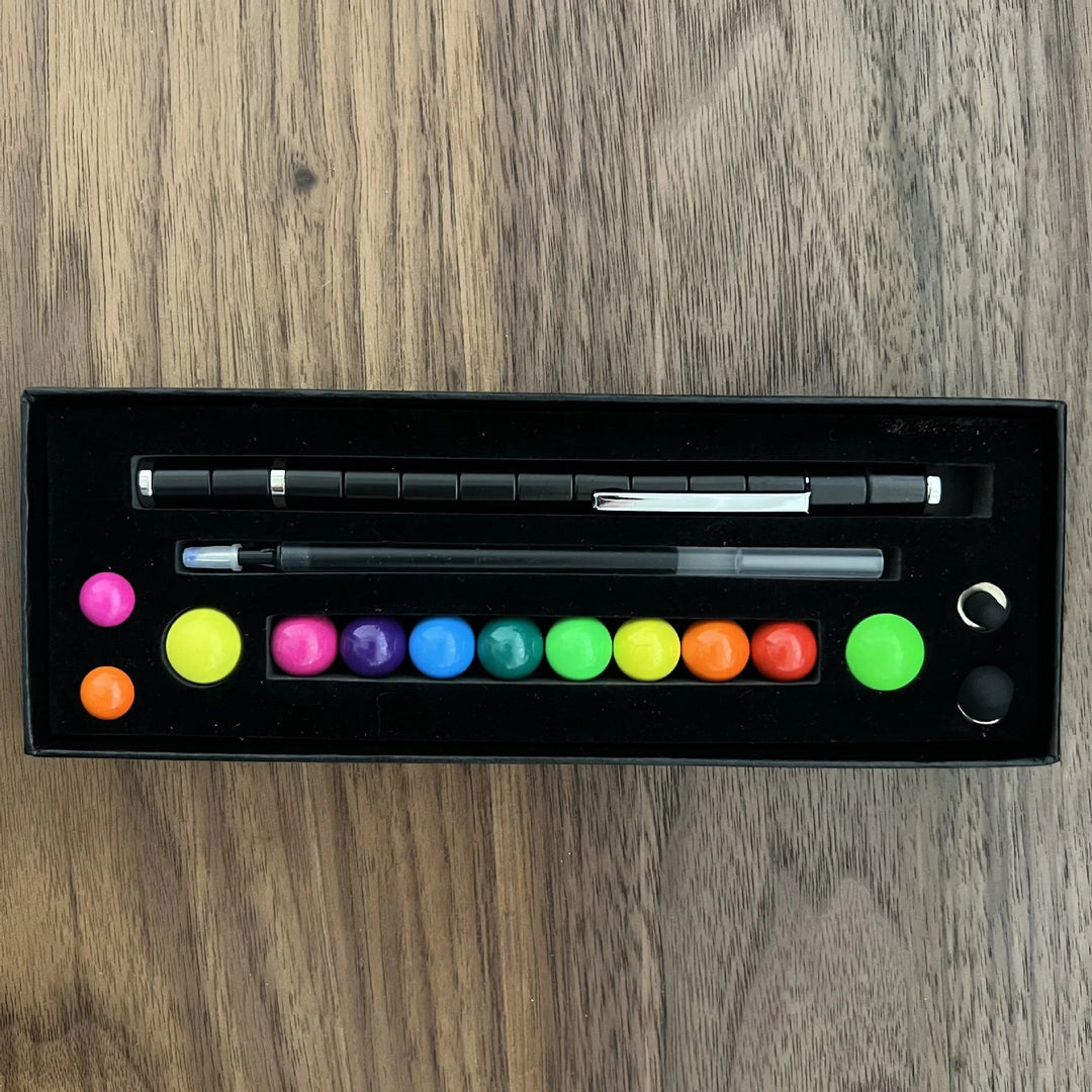 Stijlvolle magnetische fidget pen, een essentiële kantoorbenodigdheid die concentratie en decompressie biedt.