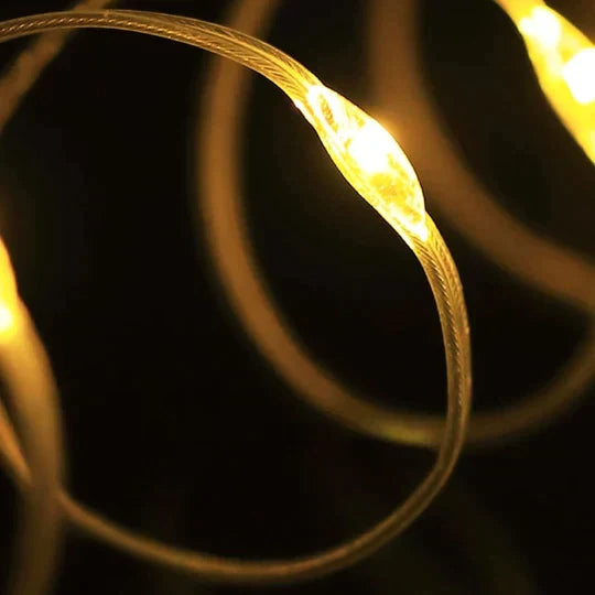 Oprolbare LED strip buitenverlichting, waterdicht, flexibel en met powerbank voor extra gemak.
