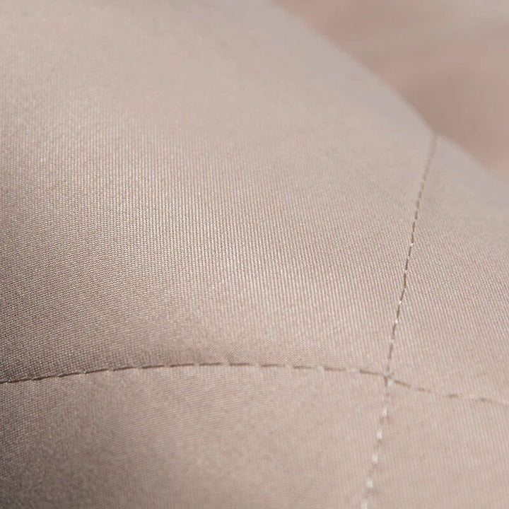 Hoogwaardige waterdichte hondenmand voor achterbank, biedt luxe comfort en optimale bescherming.