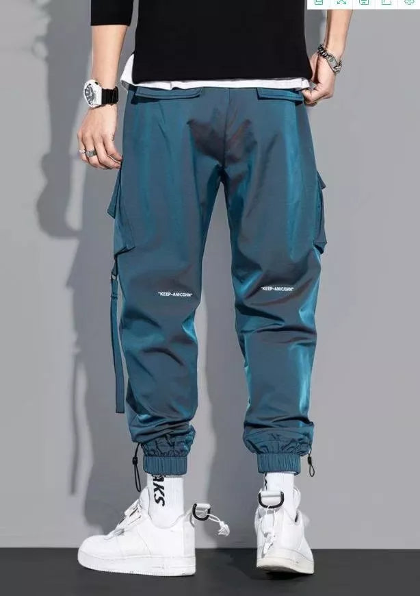 Losvallende heren cargo broek in stoere stijl, met grote zakken voor extra functionaliteit.