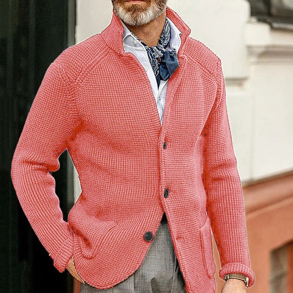 Modebewust heren gebreid vest met zakken en warme voering, perfect voor stijlvolle lagen in de winter.