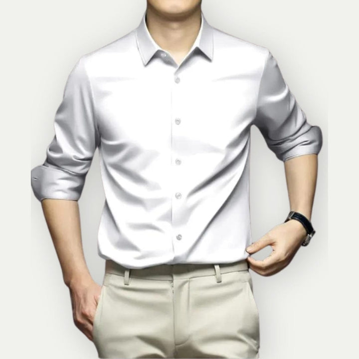 Hoogwaardig slim fit herenoverhemd, kreukvrij en strijkvrij, voor duurzame herenmode.