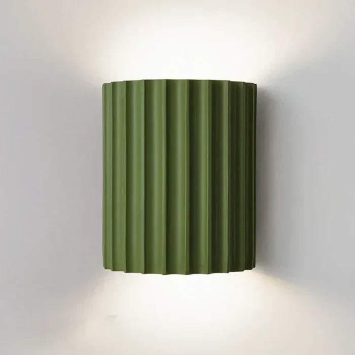 De 'ArtisticWave' moderne hars wandlamp, design LED-verlichting die artistiek interieur accentueert.